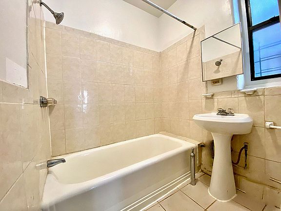 5th image of 368 W 127th St APT 15