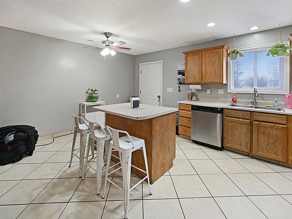 5th image of 178 Riverwalk Cir