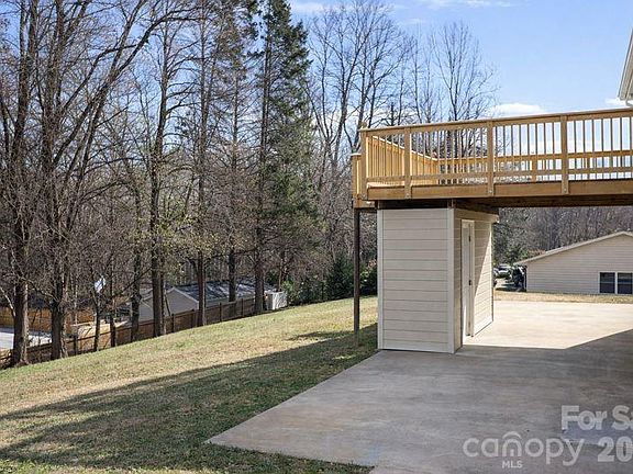 4th image of 1312 Oak Hill Dr