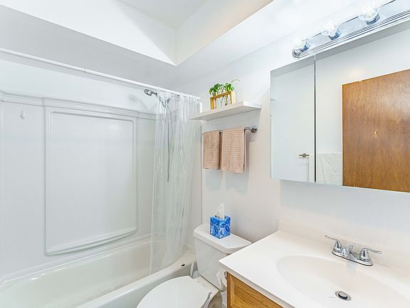 4th image of 884 S Plum Grove Rd APT 111