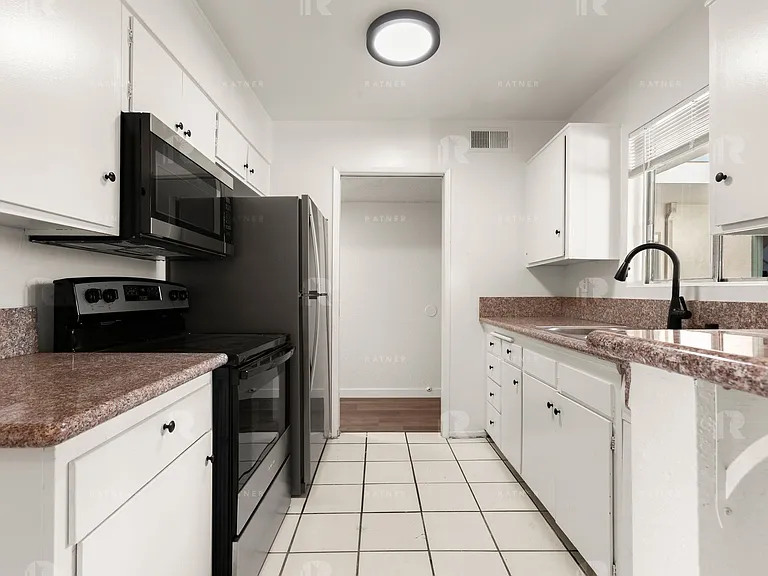 (El/Ti/Yo:B) 5139 White Oak Avenue — Photo 16