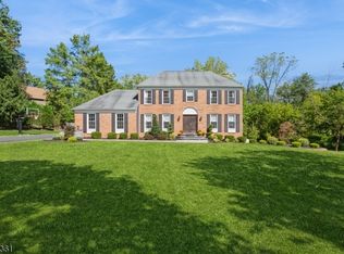 8 Tamarack Dr, Neshanic Station, NJ 08853