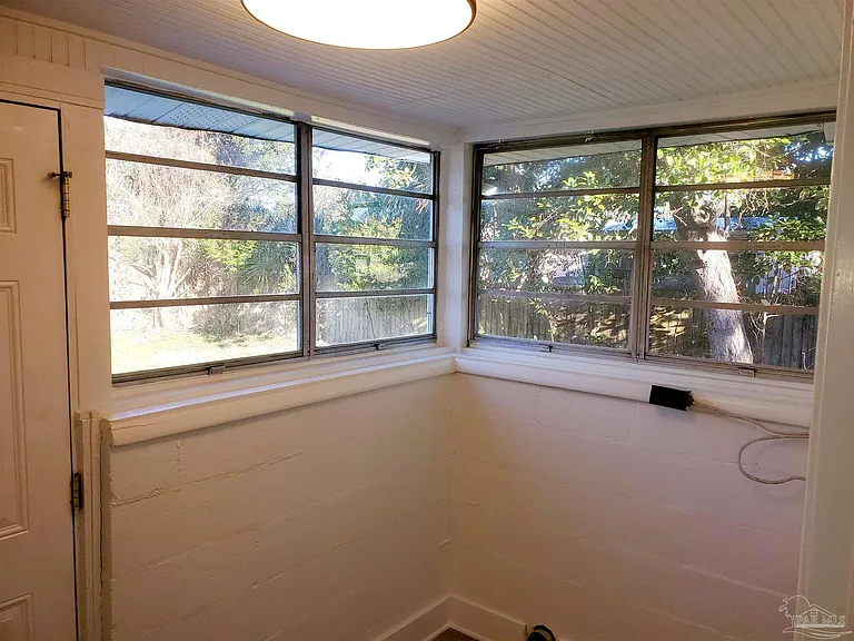 1215 N C St — Photo 28