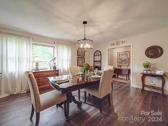 5th image of 534 Rosemary Ln