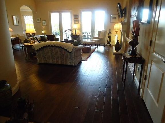 5th image of 1372 E Rosemont Ln