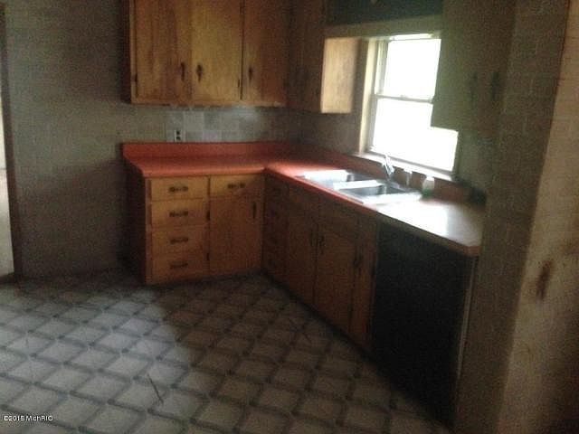 2nd image of 1744 Eleven Mile Rd NE