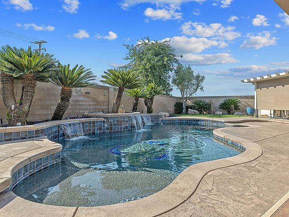 3rd image of 382 Hemmingway Court