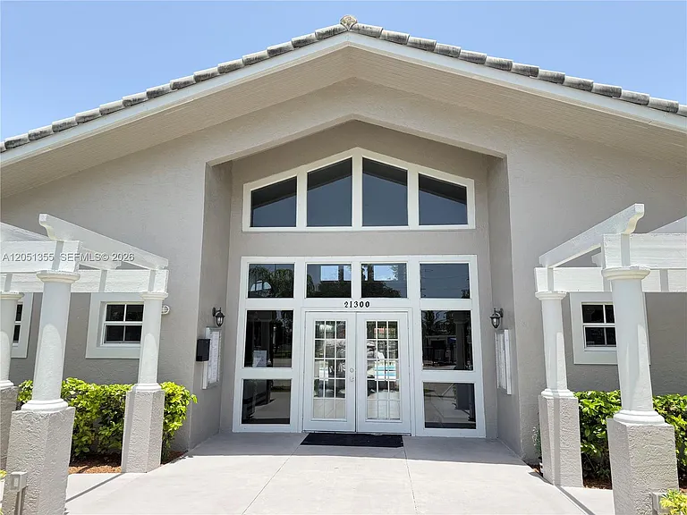 21393 NE 8th Ct #3 — Photo 30