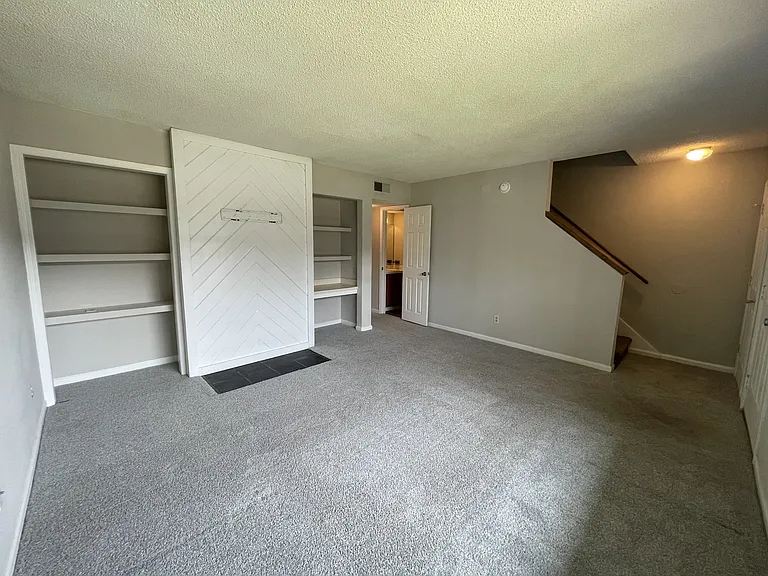 2430 Woodstock Ave — Photo 2