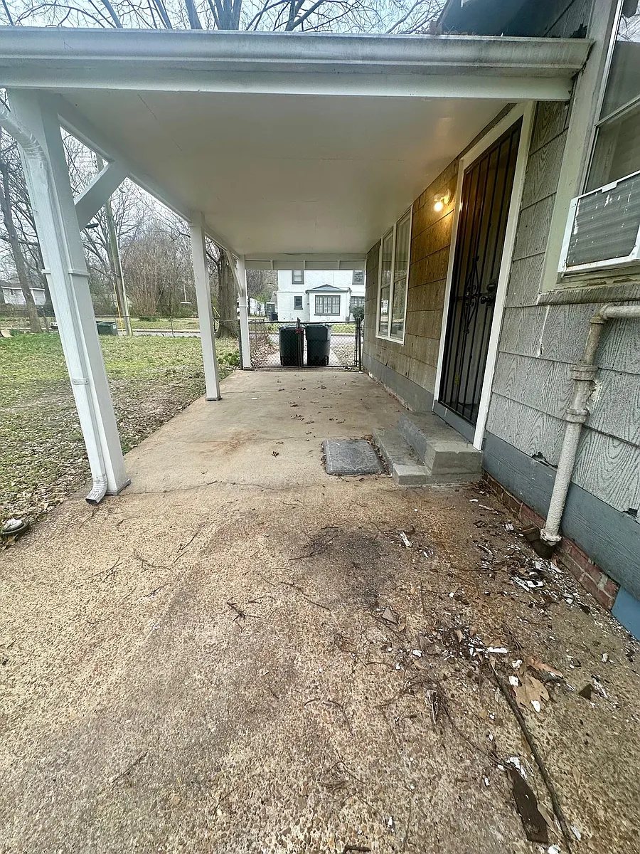 Building Photo - 670 Goodman St #1