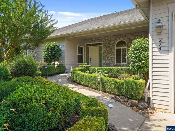 225 Tillicum Dr, Silverton, OR 97381