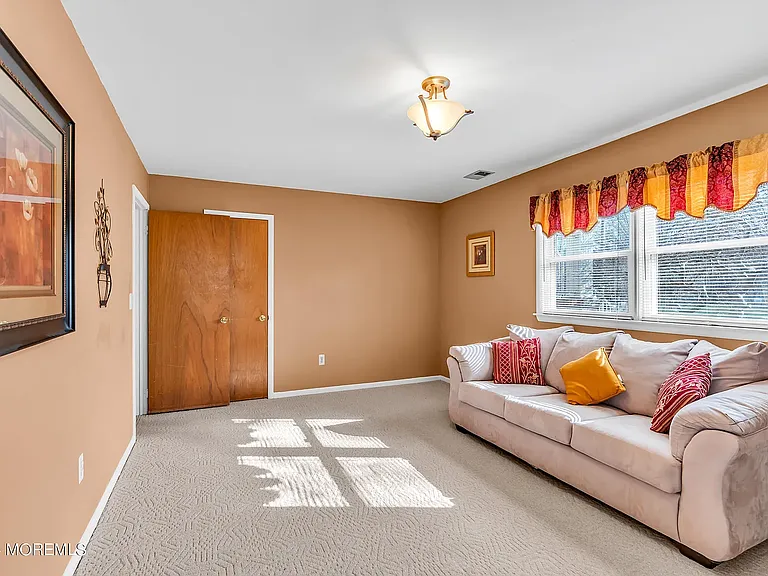 10 Mistletoe Ct — Photo 8