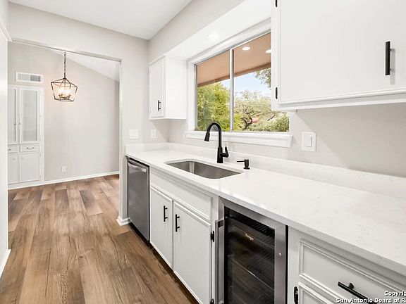 4th image of 9503 Powhatan Dr #206