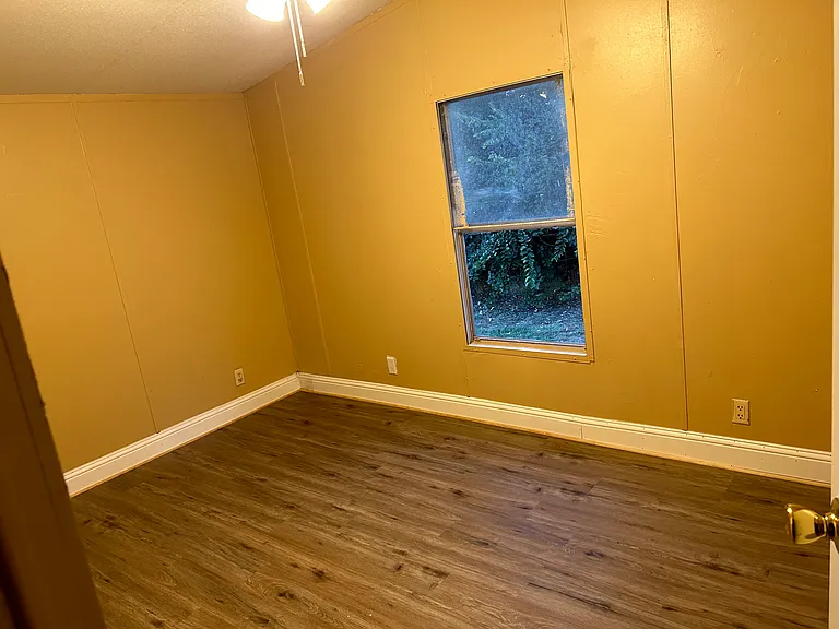 104 Kailyn Ln — Photo 13