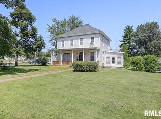 105 E Fortune St, Virden, IL 62690