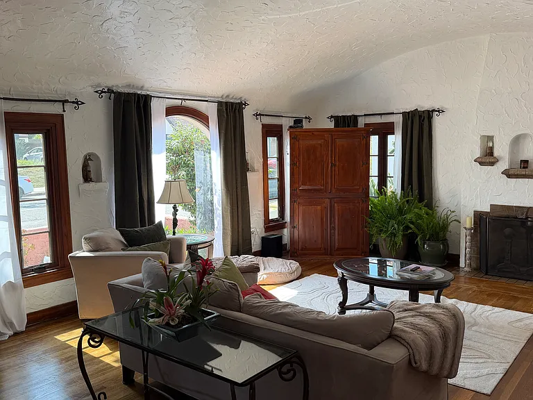 3432 Richmond St — Photo 3