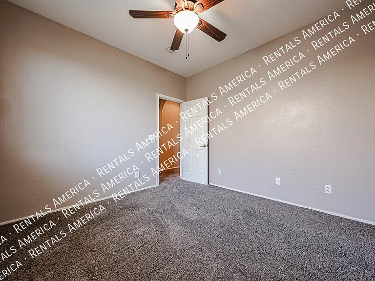 16869 S 30th Ave — Photo 31