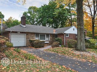 2 Evelyn Rd, Port Washington, NY 11050