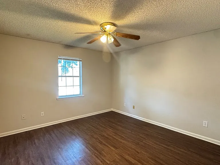 1744A Poplar St — Photo 9