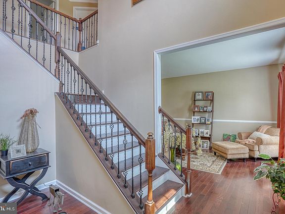 3rd image of 506 Aviemore Dr