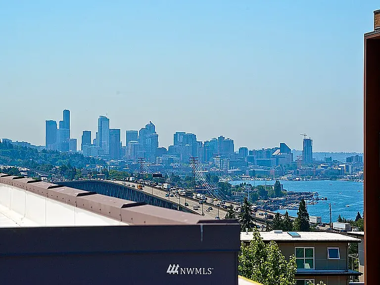 4547 8th Ave NE #405 — Photo 9