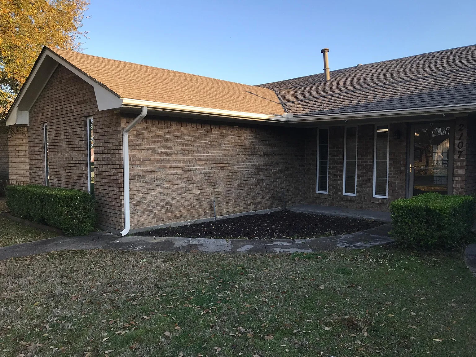 2 bed, 1030 sqft, $1,600 — Photo 2