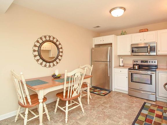 5th image of 3 Townsquare Blvd #3