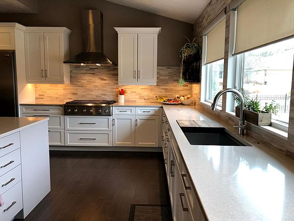 6 burner Gas Stove, 2 sinks, 2 dishwashers
