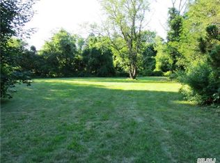 9 Shady Ln, Laurel Hollow, NY 11791