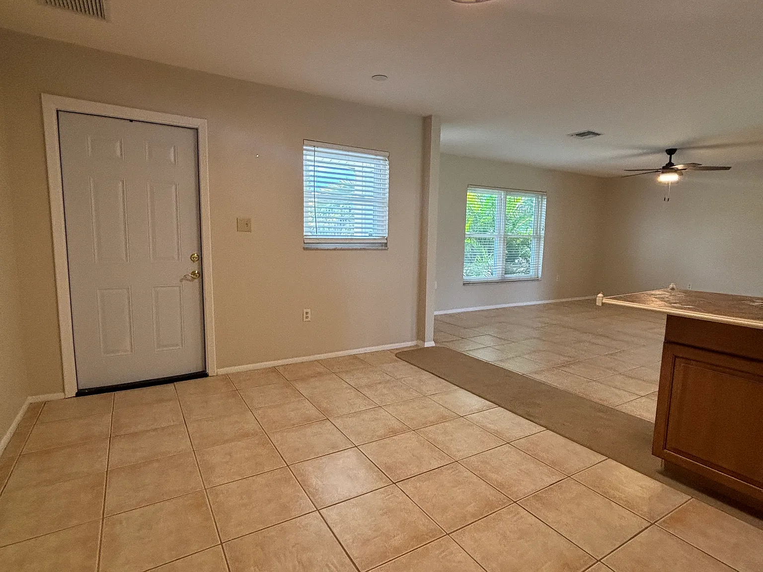 2 bed, 2.0 bath, 1976 sqft, $1,650 — Photo 4