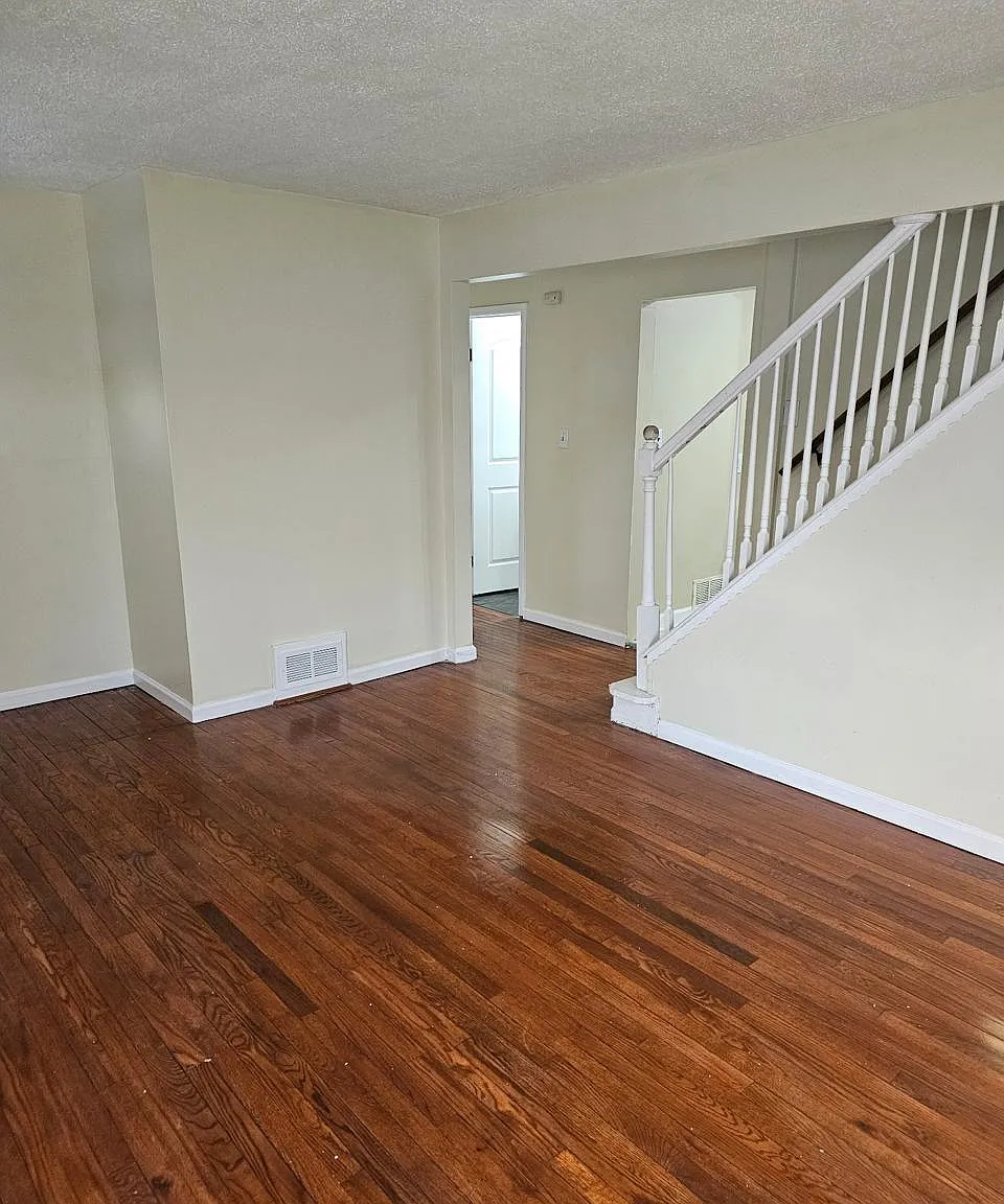 34290 Richard Street - 1 — Photo 1