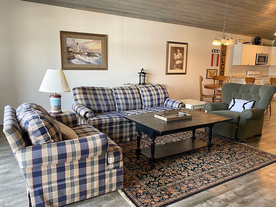 Living room furniture has been replaced by new - photos coming!