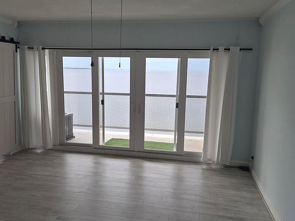 5th image of 825 Bayshore Dr APT 808