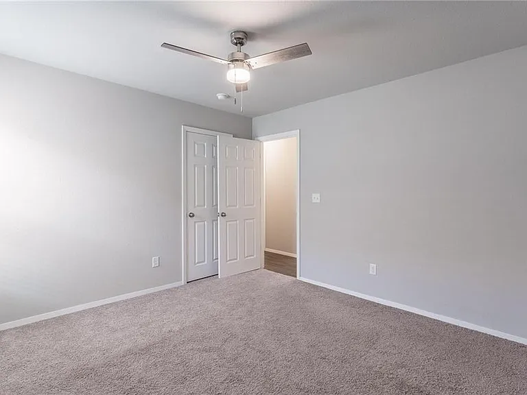 980 E Starling St — Photo 21