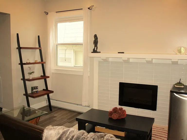 521 E State St #1 — Photo 7