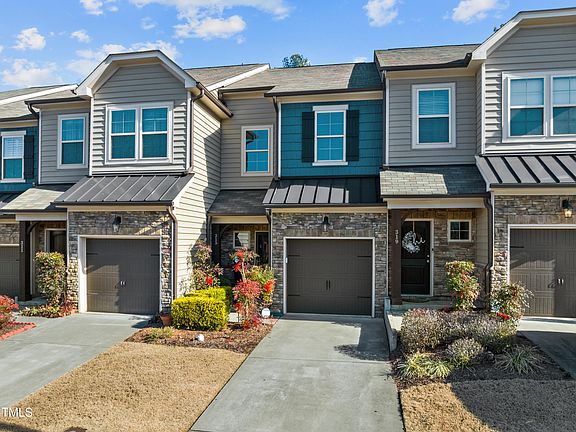 2nd image of 315 Rubrum Dr