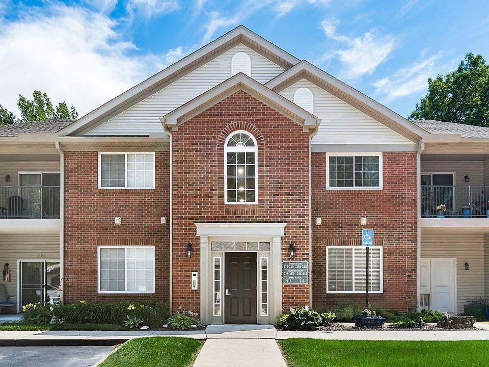 1st image of 220 Shelbourne Forest Way