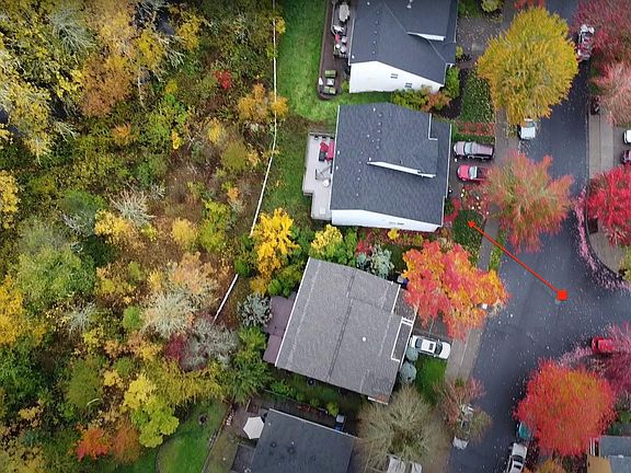 4th image of 139 NE Woodsong St