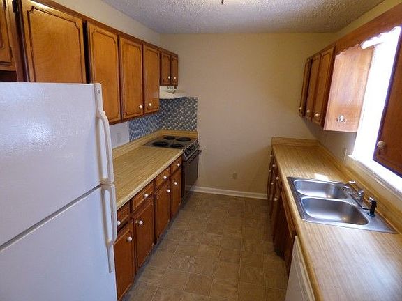 4th image of 2566 Oak Hill Dr