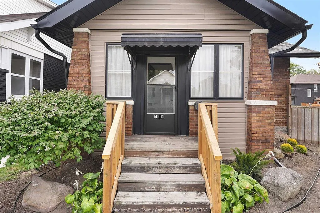 3 bed, 1.5 bath, $2,250 — Photo 2
