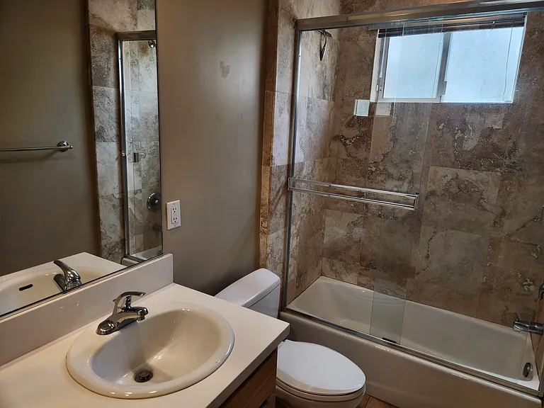 4847 Rosewood Ave #2 — Photo 18