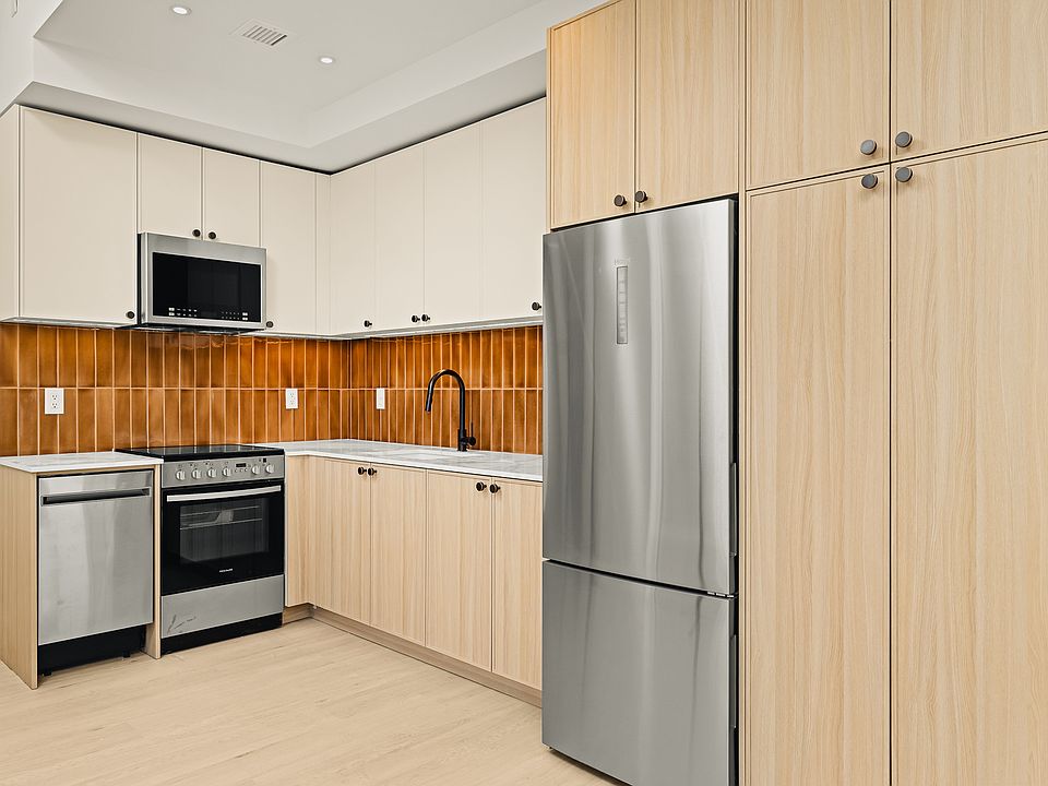1st image of 733 Lincoln Pl #1509
