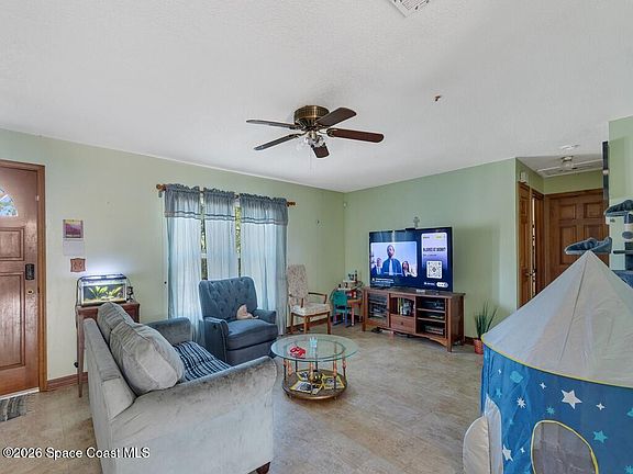 5th image of 689 Caballero Ave SE