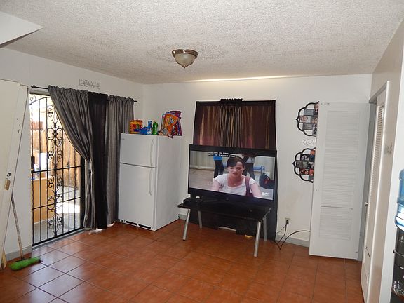 4th image of 237 E Pine St
