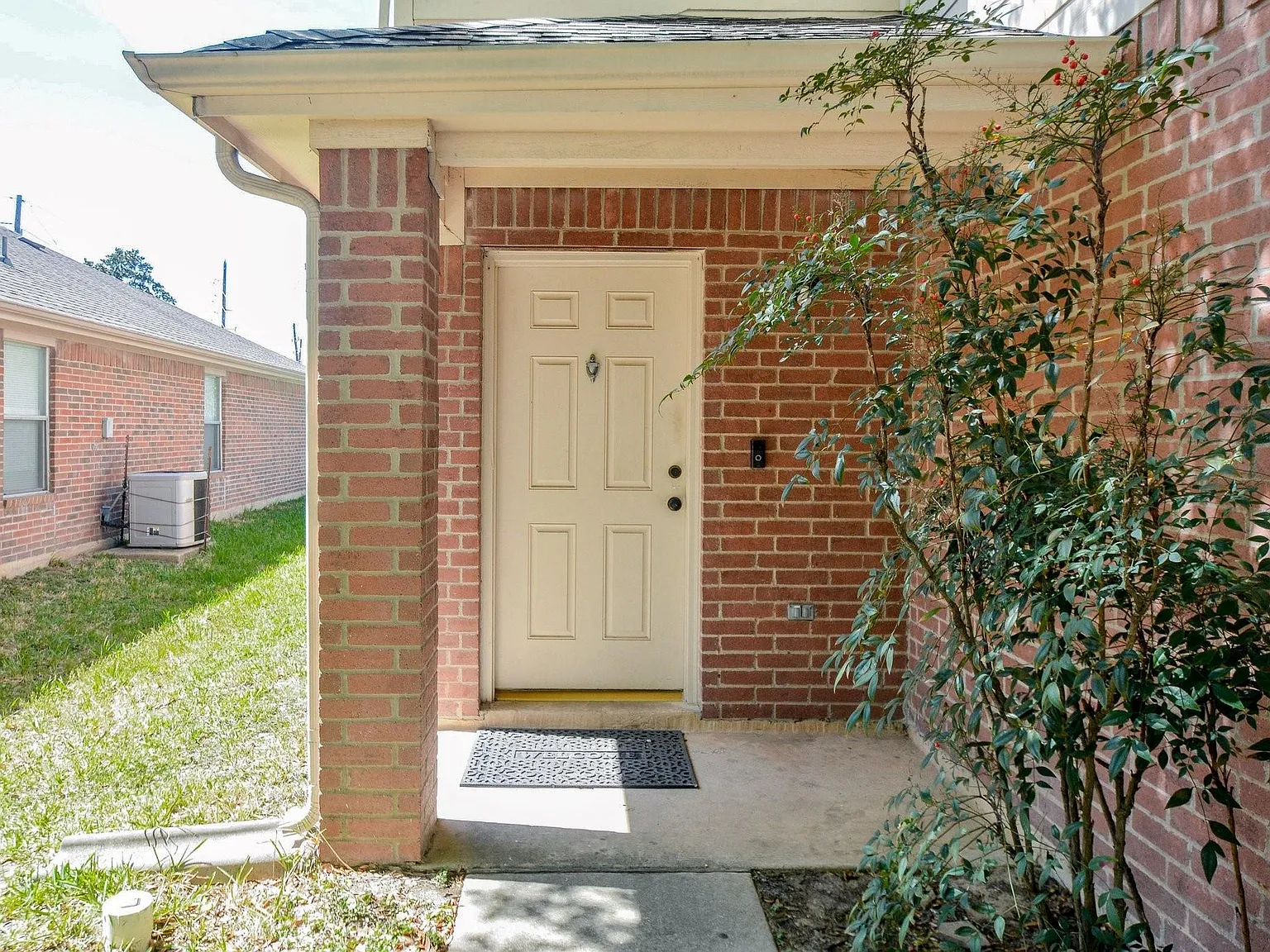 4 bed, 2.5 bath, 1912 sqft, $2,500 — Photo 4