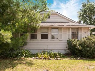 1202 Maple St, Pekin, IL 61554