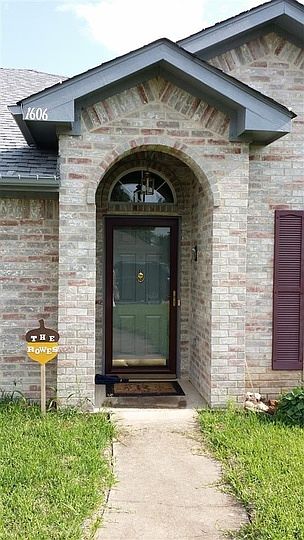 2nd image of 1606 Emily Ln