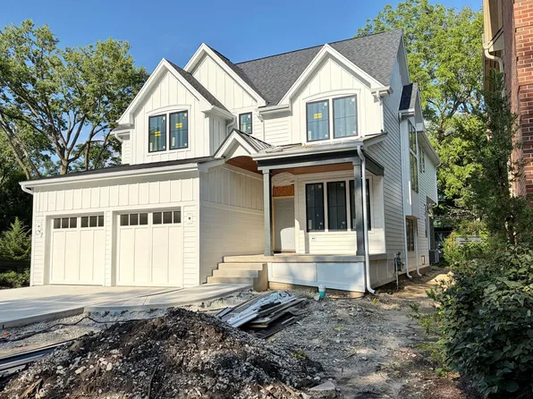 664 N Webster St, Naperville, IL 60563