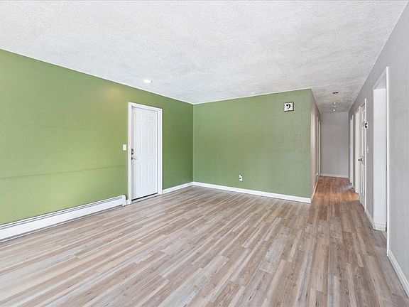 3rd image of 624 Slater Dr
