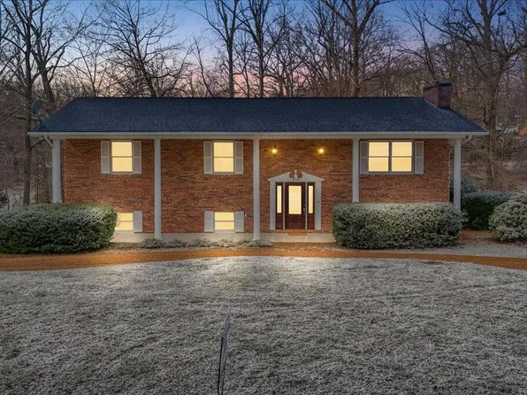 514 Ramblewood Dr, Mt Carmel, TN 37645